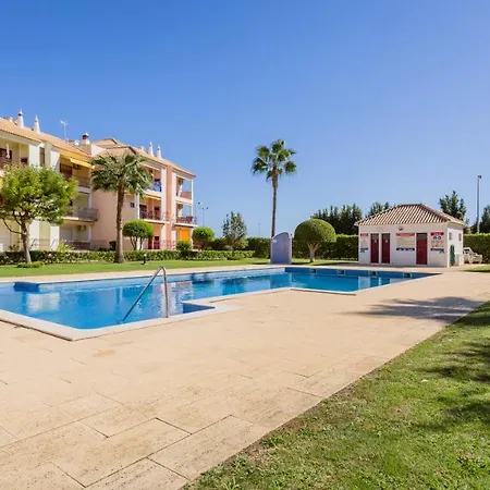 Serene W/ Balcony And Pool By Lovelystay Apartamento