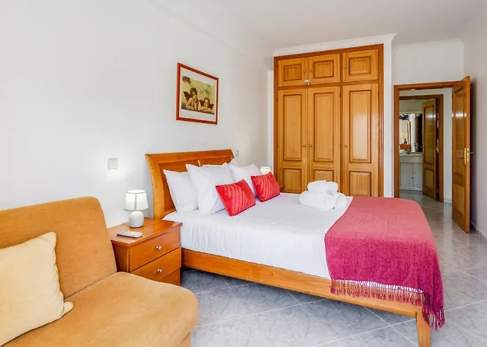 Serene W/ Balcony And Pool By Lovelystay Apartament Quarteira