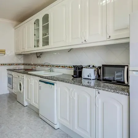 Apartamento Serene W/ Balcony And Pool By Lovelystay Quarteira
