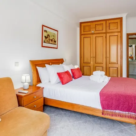 Serene W/ Balcony And Pool By Lovelystay Apartment Quarteira