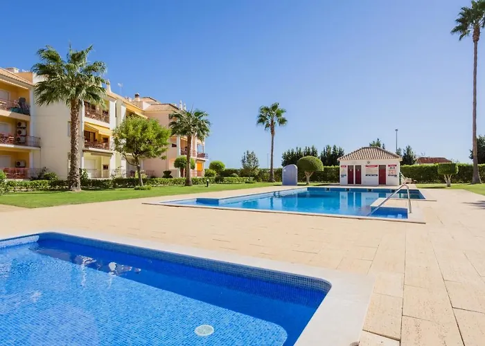 Apartment Serene W/ Balcony And Pool By Lovelystay *