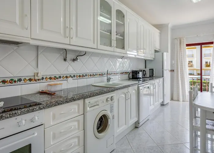 Serene W/ Balcony And Pool By Lovelystay Apartment *