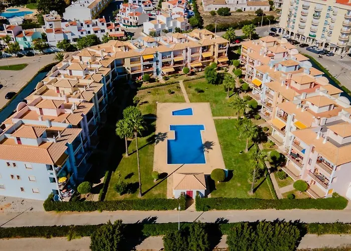 Apartment Serene W/ Balcony And Pool By Lovelystay Quarteira