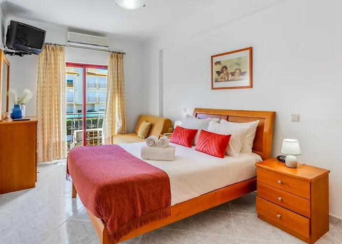 Serene W/ Balcony And Pool By Lovelystay Apartment *