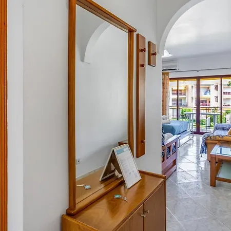 Serene W/ Balcony And Pool By Lovelystay Daire Quarteira