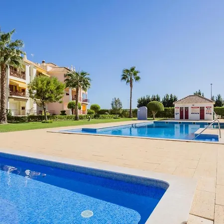 Daire Serene W/ Balcony And Pool By Lovelystay *